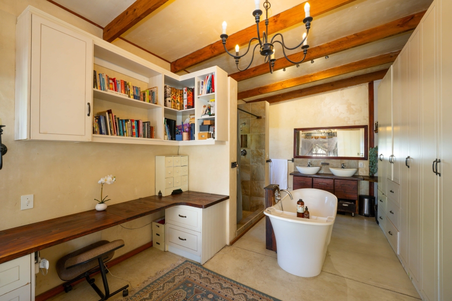 5 Bedroom Property for Sale in Langerug Western Cape